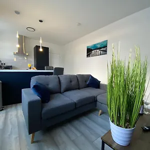 Hu-thirteen Apt One - Sleeps 4 Apartment